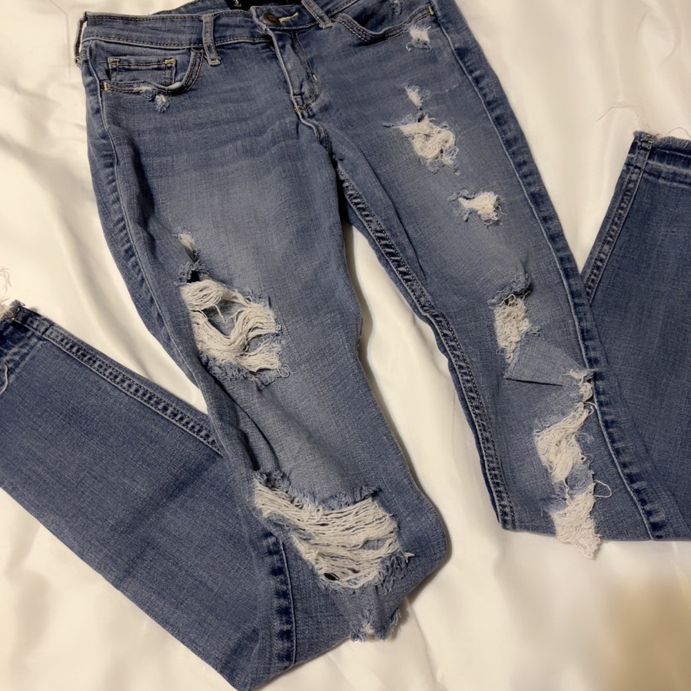 Hollister denim. Size W-26 L-33.